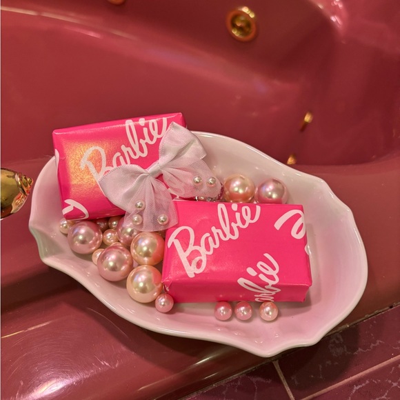 Handmade Luxury Soap set of 2 bubble gum scented - Picture 2 of 3